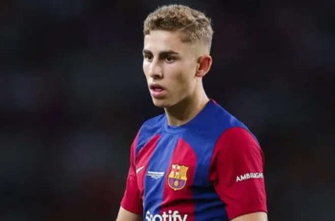 巴萨年轻球员被换下后情绪失控 主教练回应态度