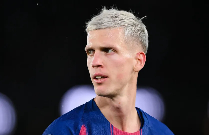 巴萨年轻球员被换下后情绪失控 主教练回应态度