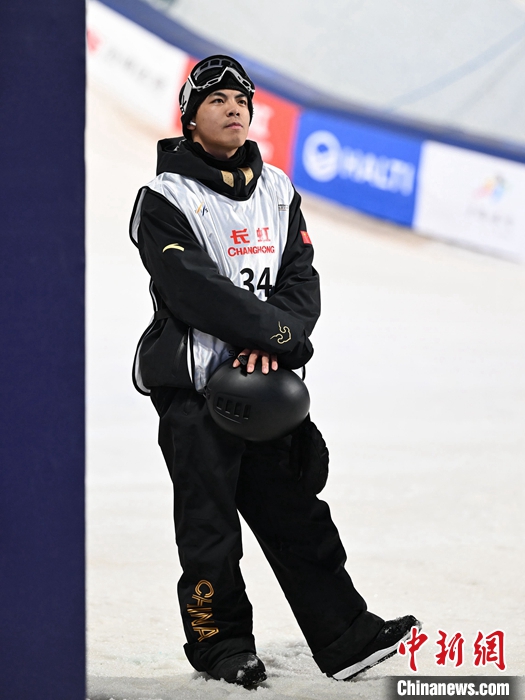 杨文龙首获世界杯奖牌 苏翊鸣失误无缘领奖台