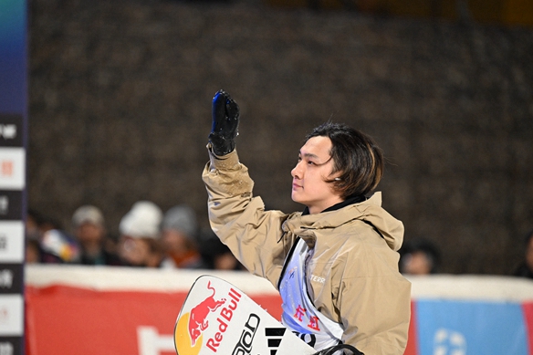 杨文龙首获世界杯奖牌 苏翊鸣失误无缘领奖台