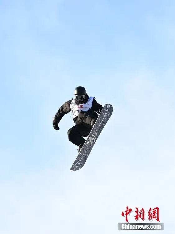 杨文龙首获世界杯奖牌 苏翊鸣失误无缘领奖台