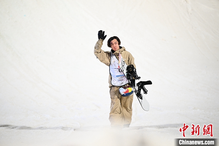 杨文龙首获世界杯奖牌 苏翊鸣失误无缘领奖台