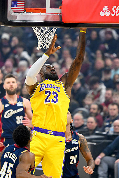 尼克斯火箭巅峰对决 骑士湖人强强碰撞明日上演