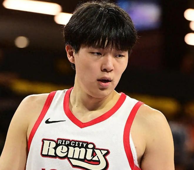 杨瀚森连中7球率队追分难