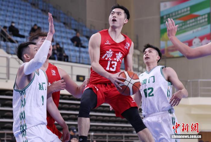 粤澳杯男篮赛广东队双杀澳门队第十次捧杯