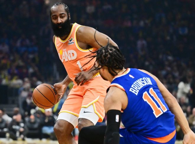 东契奇因伤遗憾落选，文班亚马小卡稳坐最佳阵