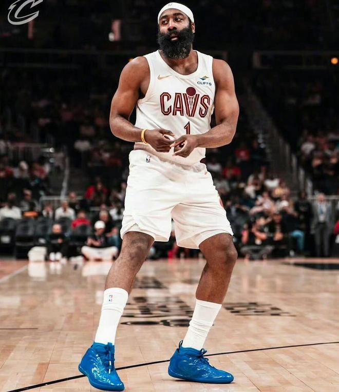 哈登加盟骑士掀季后赛风暴 骁勇骑士剑指冠军